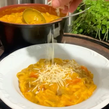 Sopa de abóbora com carne