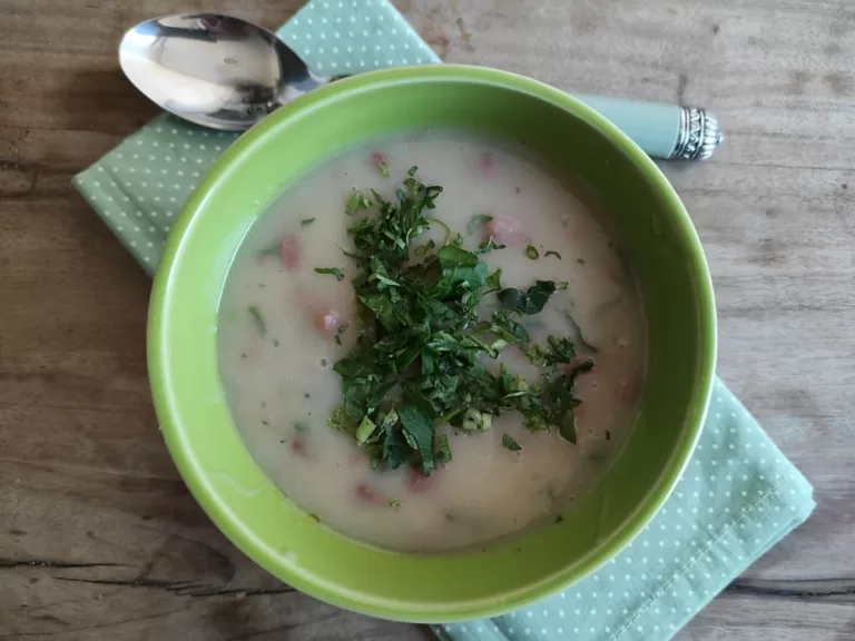 Receita de Sopa de alho-poró com calabresa