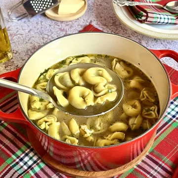 Sopa de capeletti simples