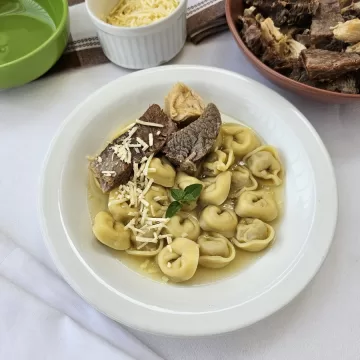 Sopa de capeletti tradicional italiana