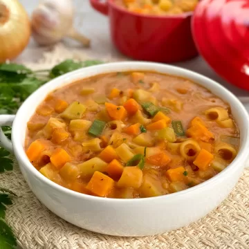 Sopa de feijão com legumes