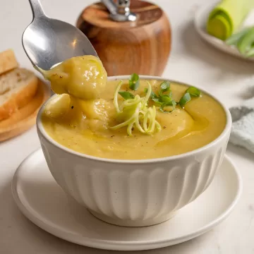 Sopa de legumes com alho-poró