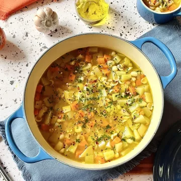 Sopa de legumes simples e rápida