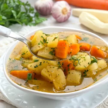 Sopa de mandioca cremosa