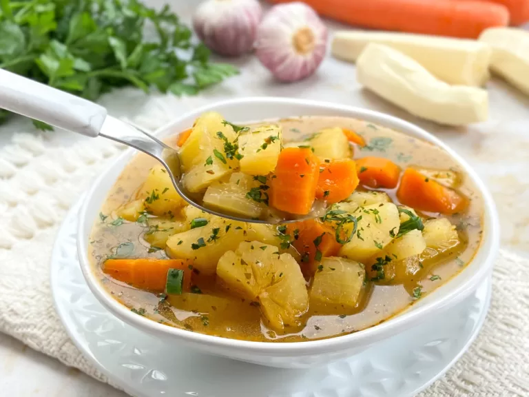 Receita de Sopa de mandioca cremosa