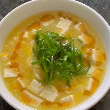 Sopa de milho e tofu
