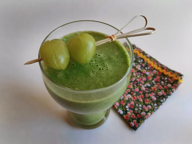 Receita de Suco detox de couve com abacaxi