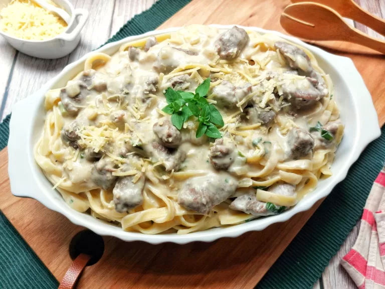 Receita de Talharim ao molho branco com tiras de filé mignon