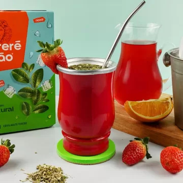 Tereré com morango e laranja