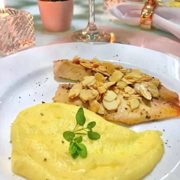 Tilápia ao molho de amêndoas