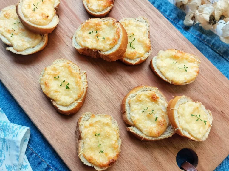 Receita de Torradinhas de maionese e queijo
