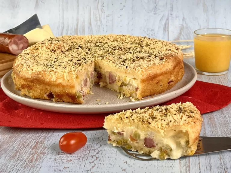 Receita de Torta de calabresa cremosa