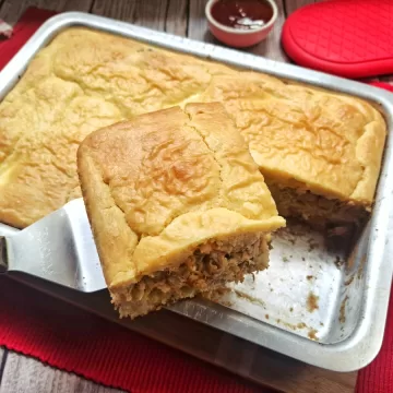 Torta de frango de liquidificador com cebola