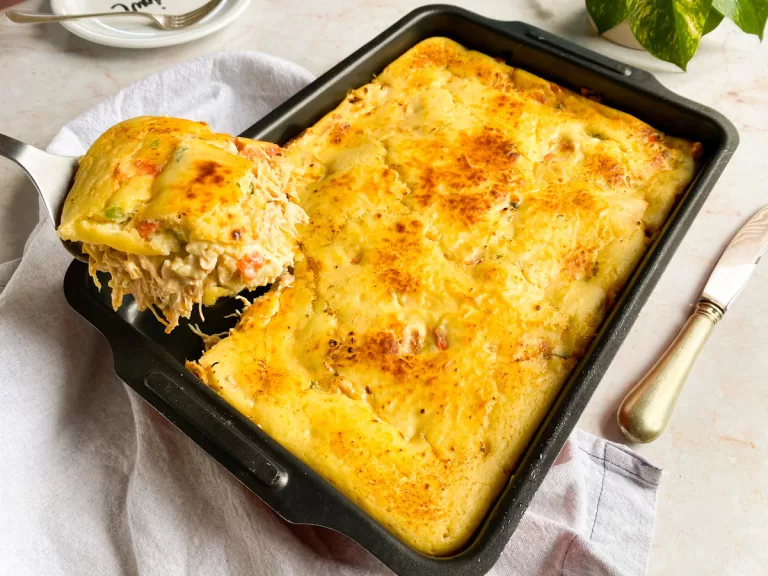 Receita de Torta de frango de liquidificador com requeijão