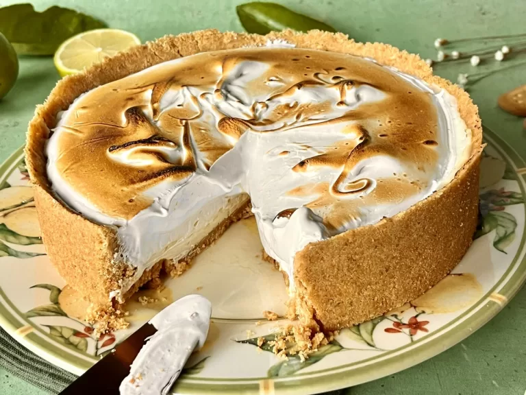 Receita de Torta de limão fácil com massa de bolacha