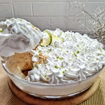 Torta de limão na travessa