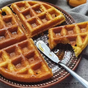 Waffle de fubá e erva-doce