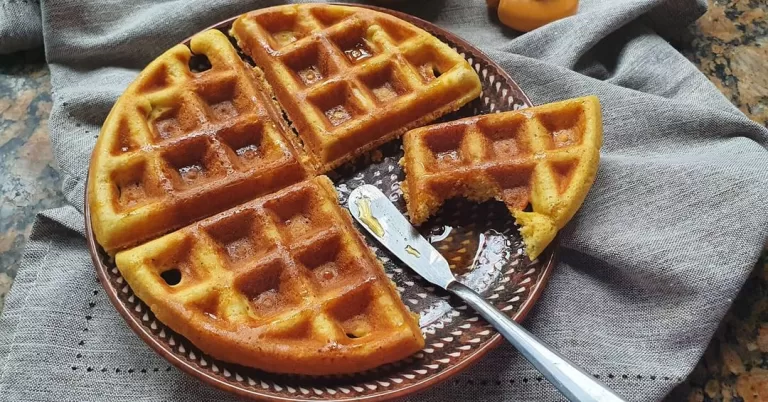 Receita de Waffle de fubá e erva-doce